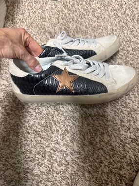 Women's Shushop Beige and Black Lace-Up Sneakers